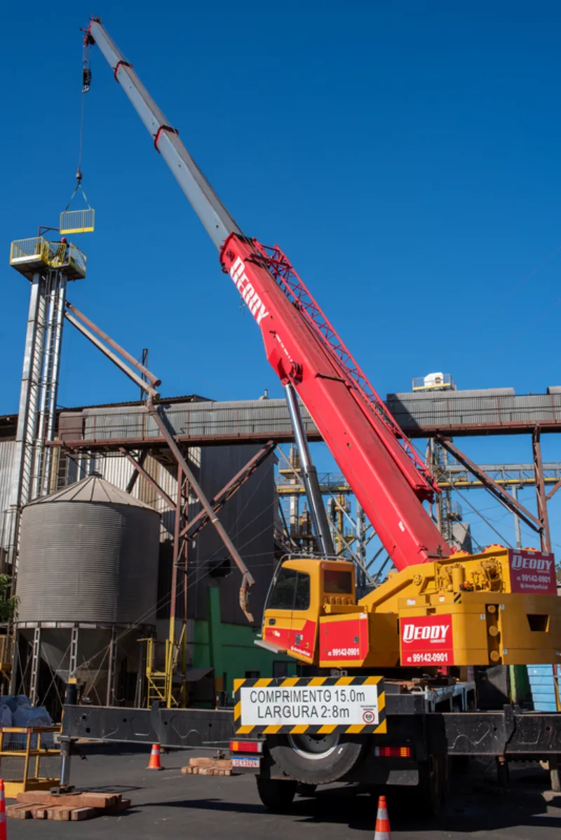 Imagem ilustrativa de Aluguel de caminhão guindaste