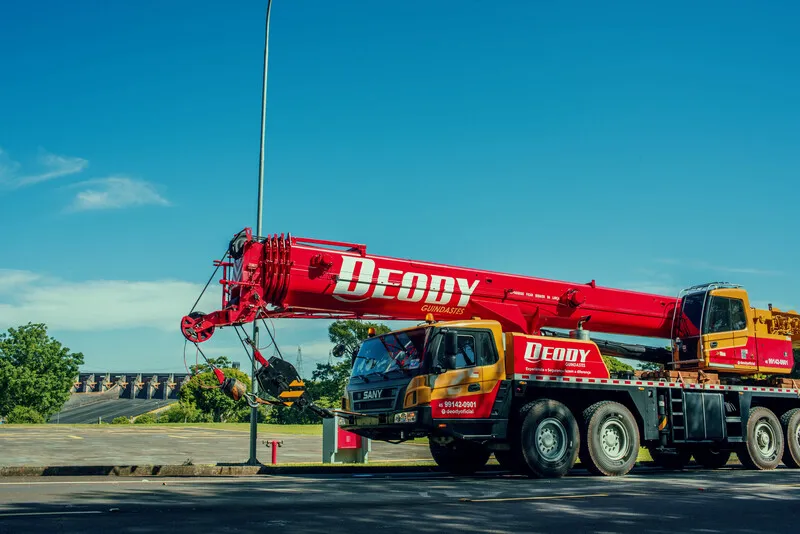 Caminhão guindaste para locação