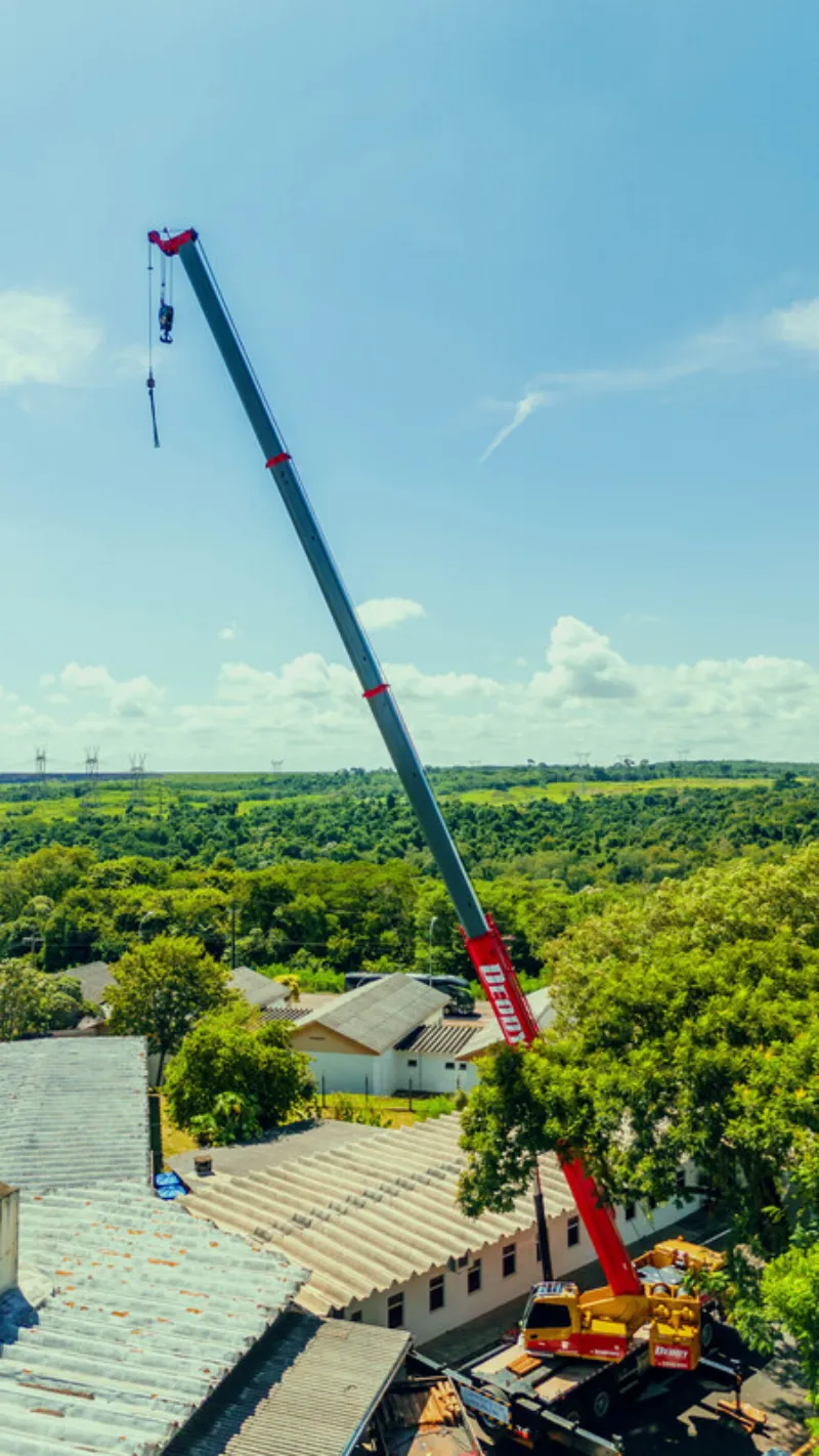 Caminhão munck guindaste em Foz do Iguaçu