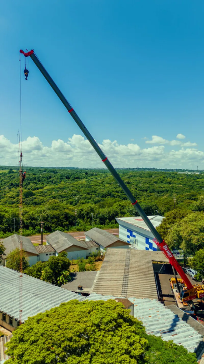 Guindaste para construção civil em Medianeira
