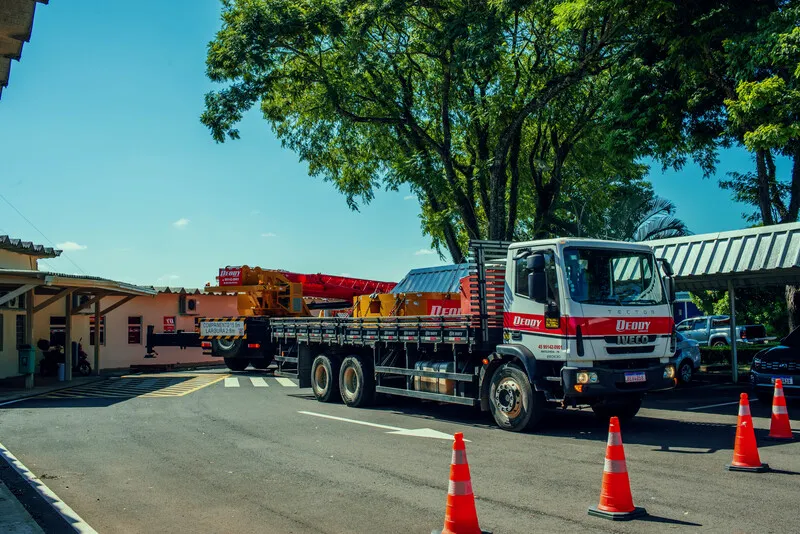 Guindaste para movimentação de cargas pesadas