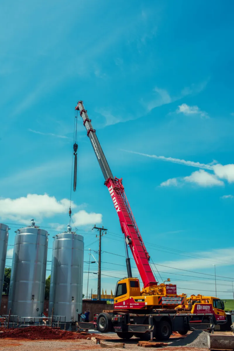Locação de guindaste 30 toneladas